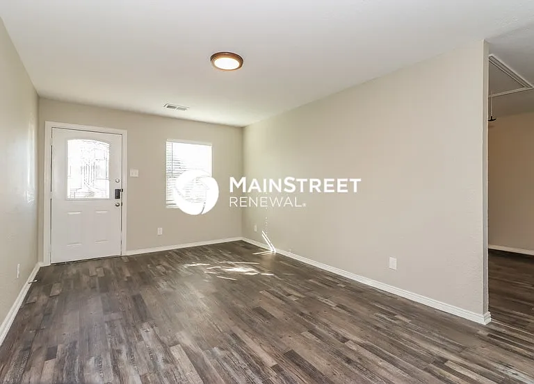 106 Fannin Dr — Photo 3