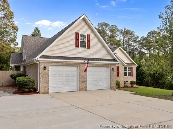 3419 Hawthorne St, Hope Mills, NC 28348