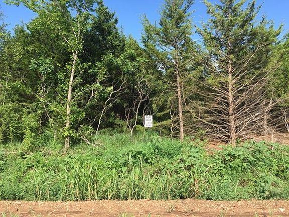 4th image of 24 Woodsdale Dr