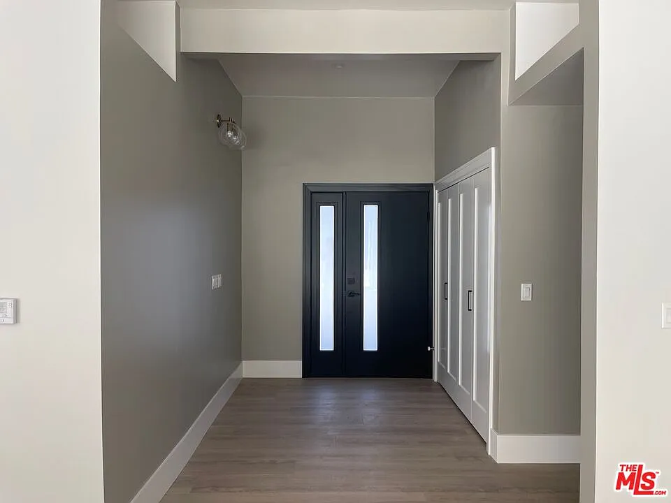 4 bed, 3.5 bath, 2863 sqft, $11,000 — Photo 2