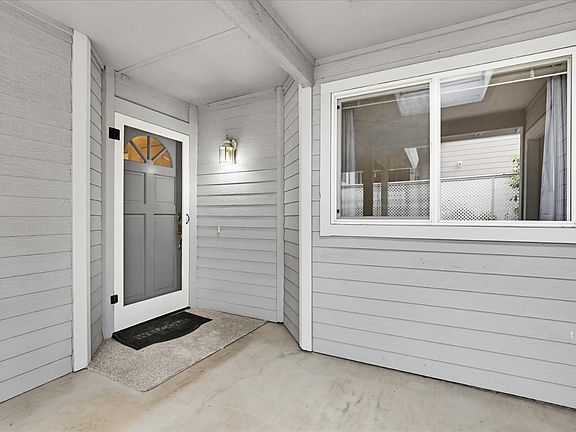 3rd image of 114 Carriage Ln