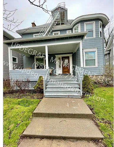 521 Oxford St Photo 1