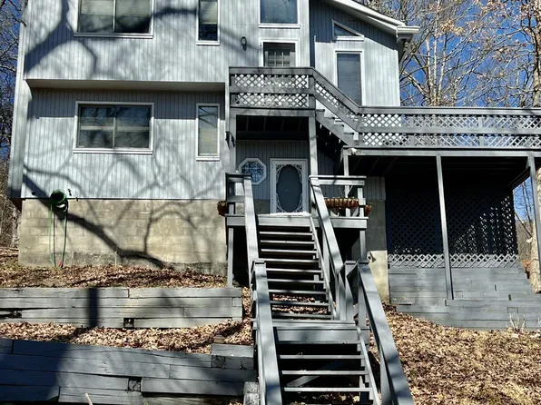 5869 Decker Rd, Bushkill, PA 18324