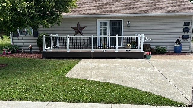 1st image of 40 Maple St