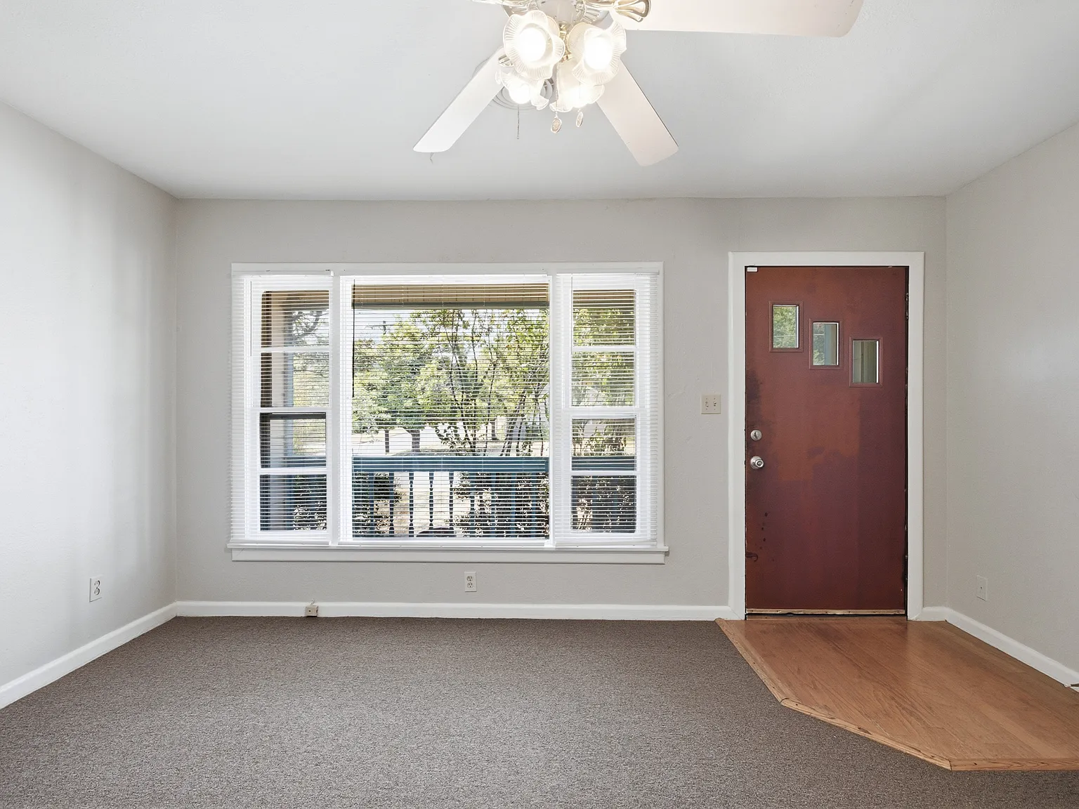 4 bed, 1902 sqft, $2,200 — Photo 2