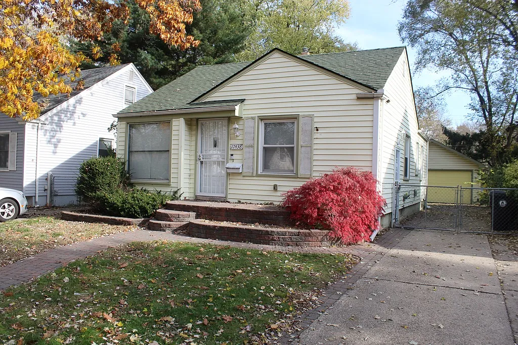3 bed, 900 sqft, $1,350 — Photo 1