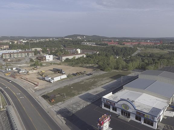 4th image of 2915 W 76 Country Blvd