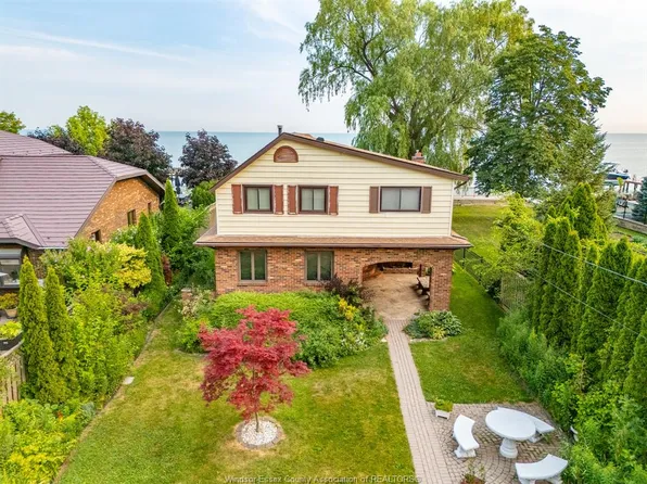 329 Lakeview Dr, Windsor, ON N8L 0M2