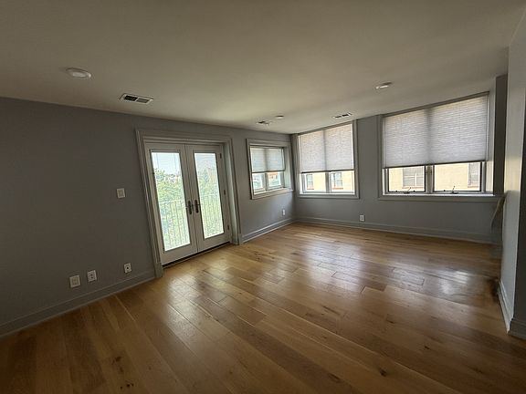 4th image of 2100 Newport Pl NW Unit 4-1