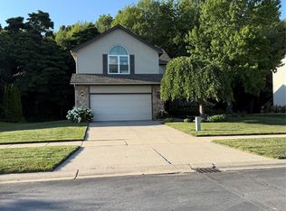 44994 Sondra Dr, Belleville, MI 48111