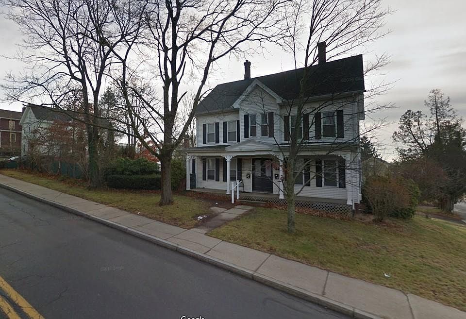 1st image of 220 Lincoln St #2