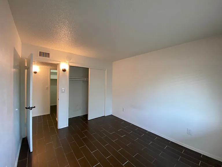 1 and 2 Bedrooms Great Location with Community Pool and Onsite Laundry! 1/2 of Mile from U of A — Photo 96