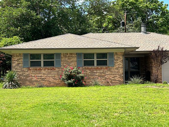 2nd image of 2923 Sidney Dr