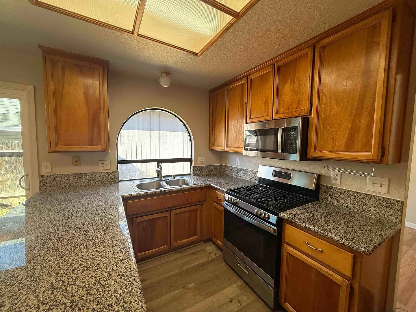 Great Antelope Home Located On a Court — Photo 4