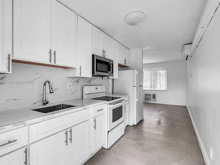 645 NW 15th Ave #1 — Photo 8