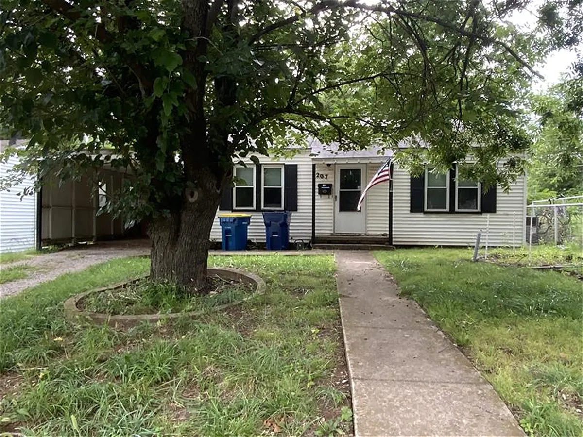 207 S Berry St - 1 — Photo 1