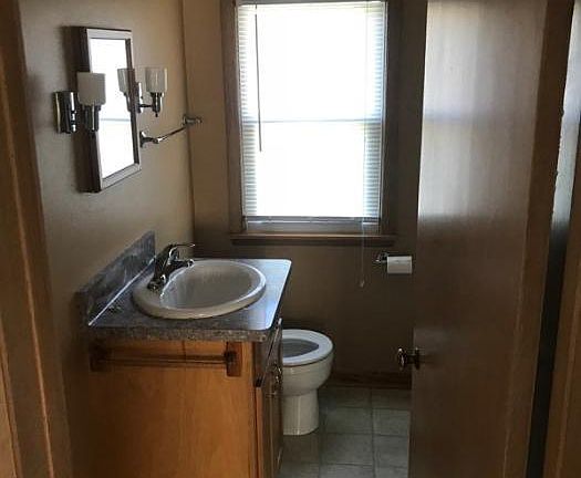 5th image of 710 N Montgomery St