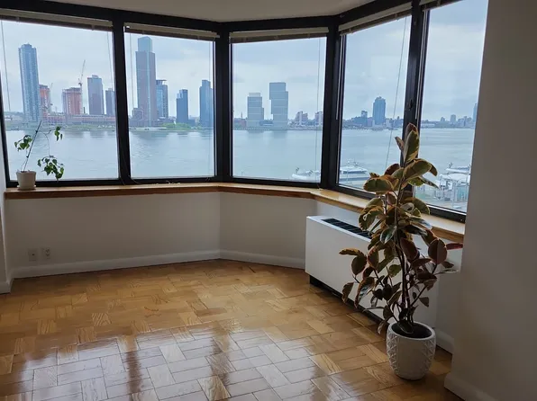 415 East 37th Street 8A image 2 of 19