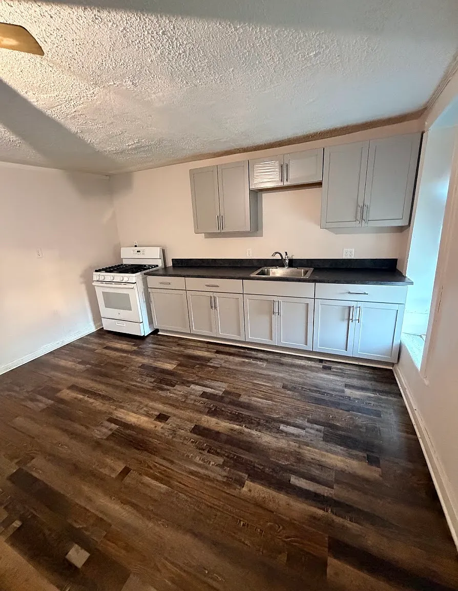 2 bed, 1000 sqft, $1,100 — Photo 1