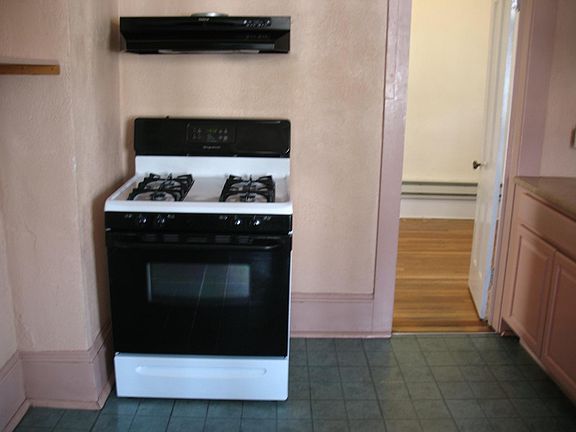 3rd image of 516 W Washington Ave
