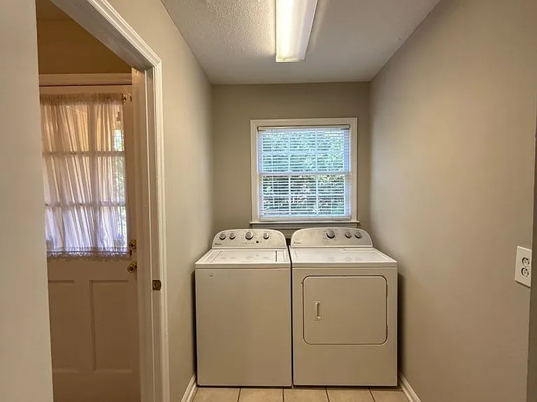 906 McLaughlin Dr — Photo 13