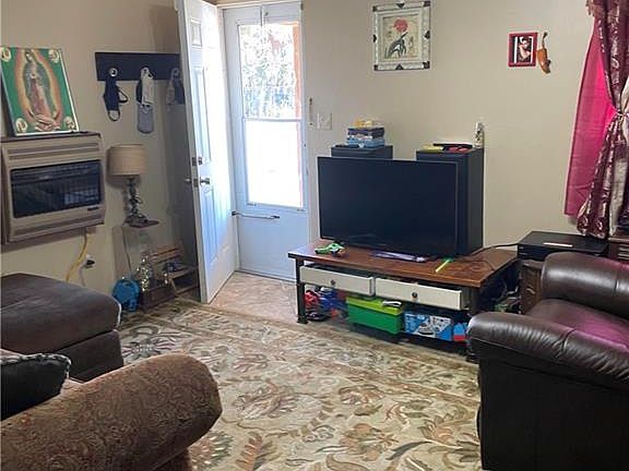 4th image of 1017 SW 34th St