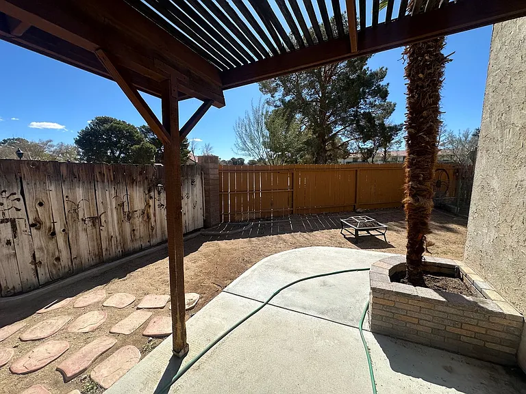 401 Tepatitlan Ct — Photo 23