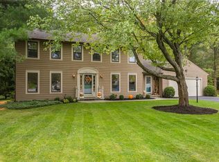 18 Winchester Dr, Pittsford, NY 14534
