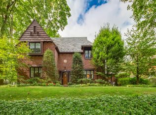 27 Linford Rd, Great Neck, NY 11021