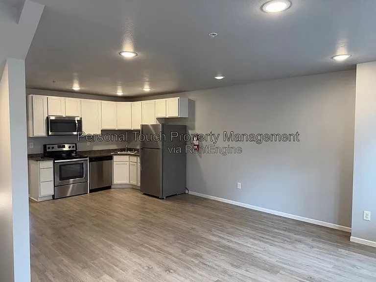 808 7th Ave S #6 — Photo 4