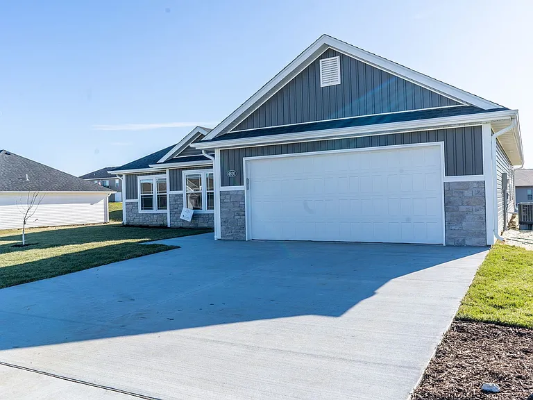 4820 Valley Forge Cir — Photo 8
