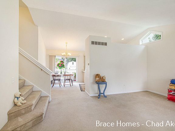 4th image of 5845 E Grove Dr SE