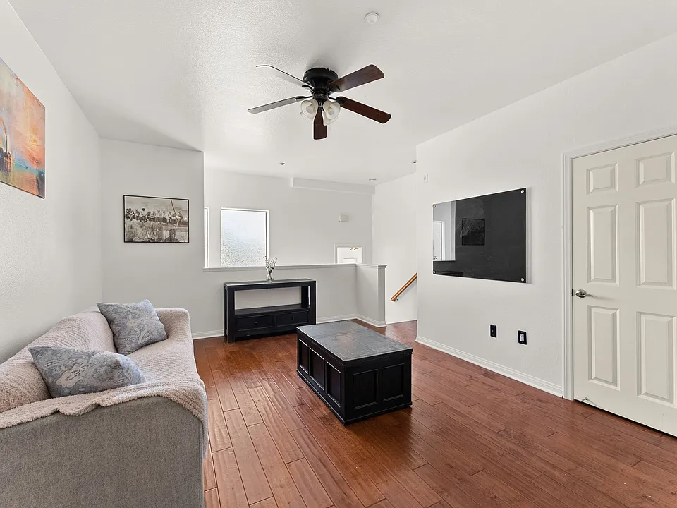 3930 1/2 Iowa St