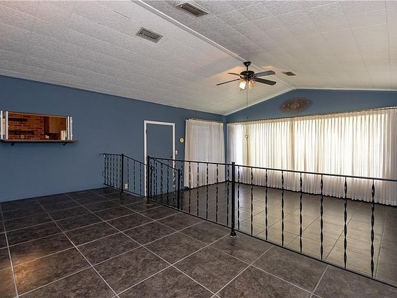 4th image of 619 Canterbury Ln