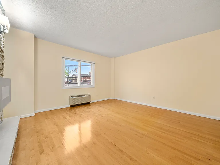 399 11th St #206 — Photo 25
