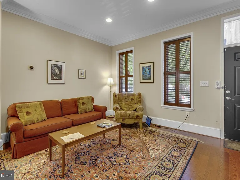 1933 Parrish St — Photo 4