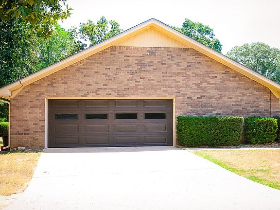 3rd image of 907 Wright Dr