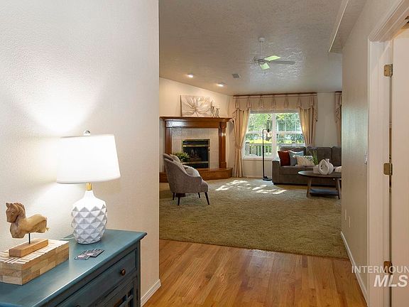4th image of 1409 S Middle Creek Ct