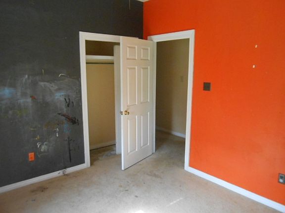 2nd image of 436 Garden Grv
