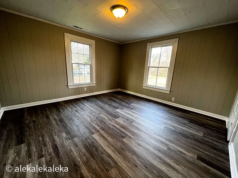 1113 W Webb Ave — Photo 9