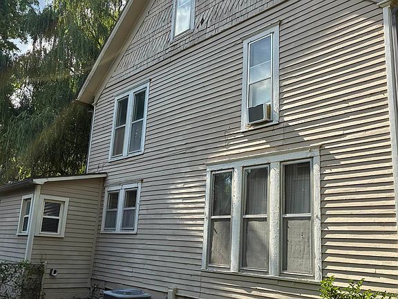 4th image of 1279 SW Macvicar Ave