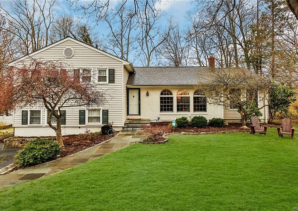 1st image of 7 Leawood Dr