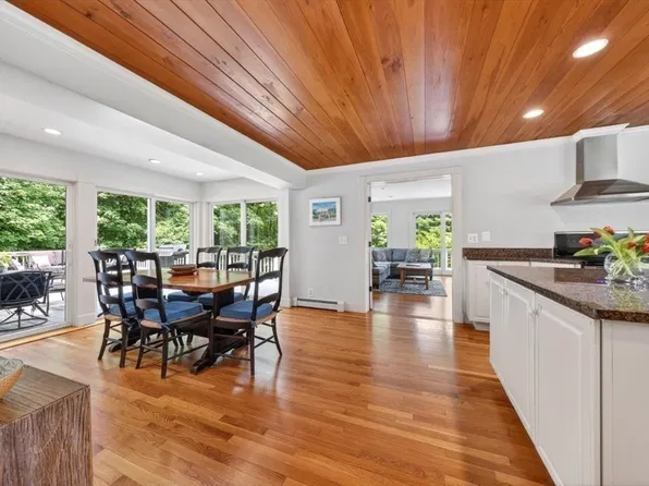 136 S Pleasant St, Hingham, MA 02043
