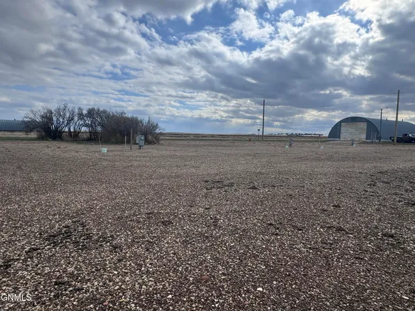 303 1st St, Reeder, ND 58649