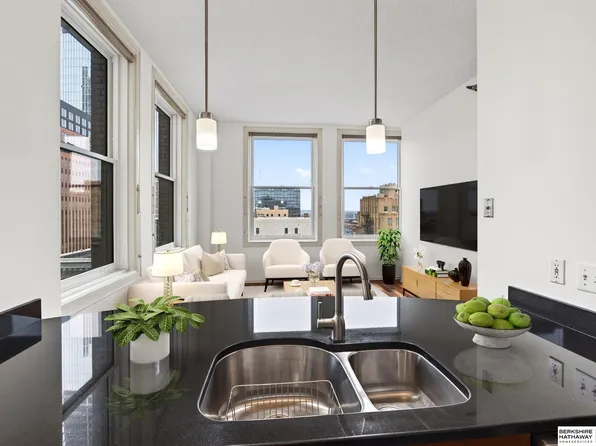 300 S 16th St APT 802, Omaha, NE 68102