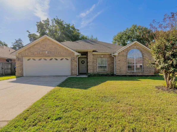104 Woodbrook Ct, Longview, TX 75604