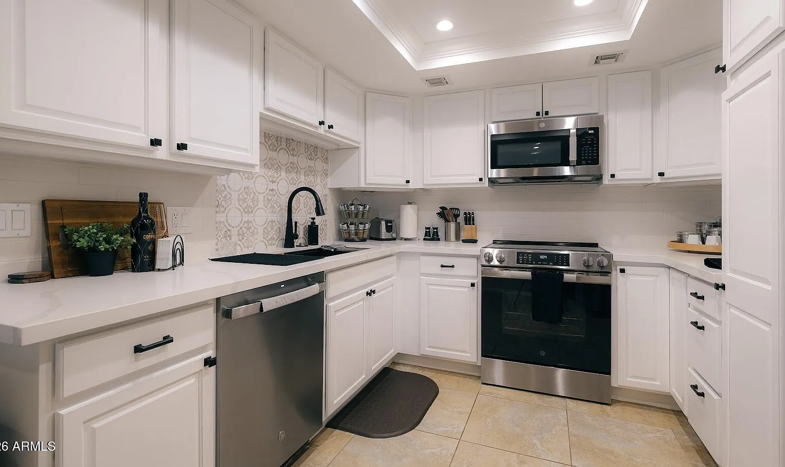 3 bed, 3.0 bath, 2130 sqft, $3,300 — Photo 4