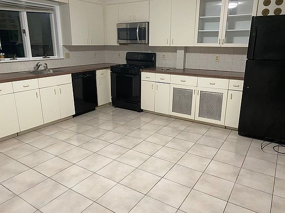 3rd image of 18 Walnut Rd #2