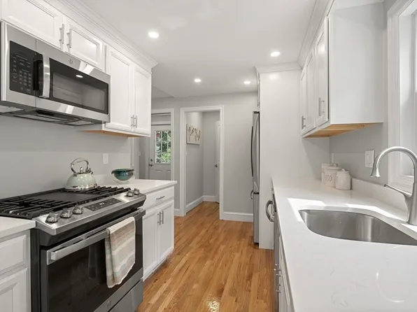 8 Grant Ave #8, Belmont, MA 02478