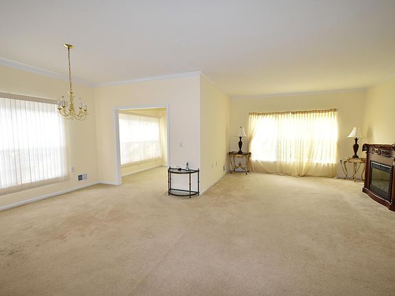 5th image of 4 Honeyflower Ln
